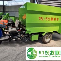 撒料車(chē) 撒料機(jī) 喂料機(jī) 喂料車(chē) 自動(dòng)化撒料車(chē)田王裝備廠家**