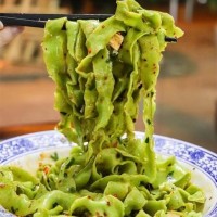 美味艾草刀削面代餐拌面寬面波紋面條方便速食營(yíng)養(yǎng)刀削面待煮面條