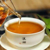 云南白茶易武老樹茶粽葉香貢眉小方塊茶餅120g便攜裝可長期保存