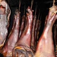 重慶特產(chǎn)柴火煙熏臘豬蹄子風(fēng)干臘肉臘豬腳桿豬腿整只
